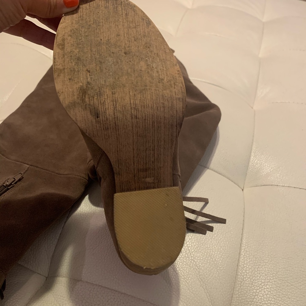 Boots - Picture 4 of 4